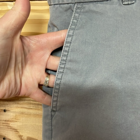 Loft size 8 Light Gray Color Mid-rise 4” Inseam The Riviera Shorts with Pockets - Picture 3 of 11